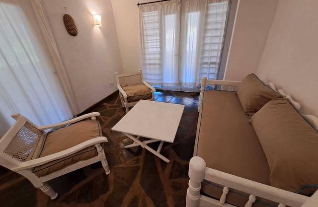 Traditional African Villa 5 Minutes From the Beach