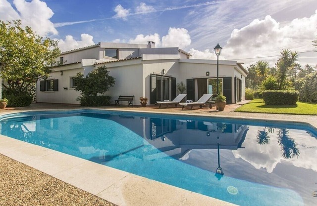 Villa traditionnelle Aroeira | Villa Goreti | 4 chambres | Quartier calme | Piscine privée