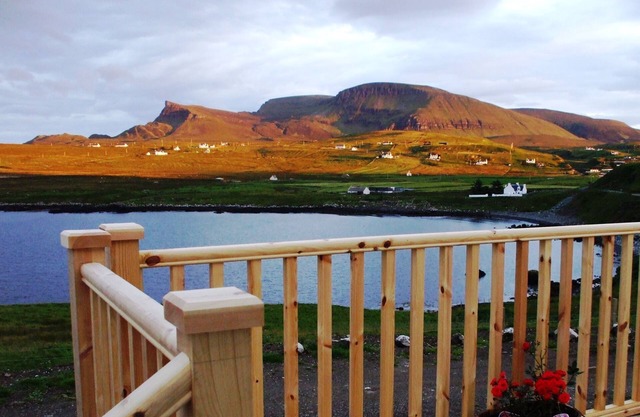 Cottage traditionnel avec salon de soleil. Superbes vues panoramiques sur la mer et la montagne