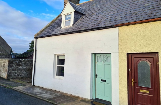 Traditional Cottage near Embo Beach