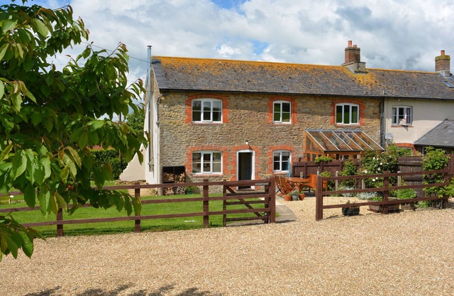 Cottage traditionnel avec grand jardin clos à proximité de Bridport et des plages