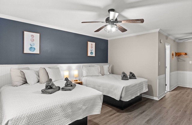 Traditional Double Queen Room Hotel- 2 Pools, Near Beach/Boardwalk, No Pets