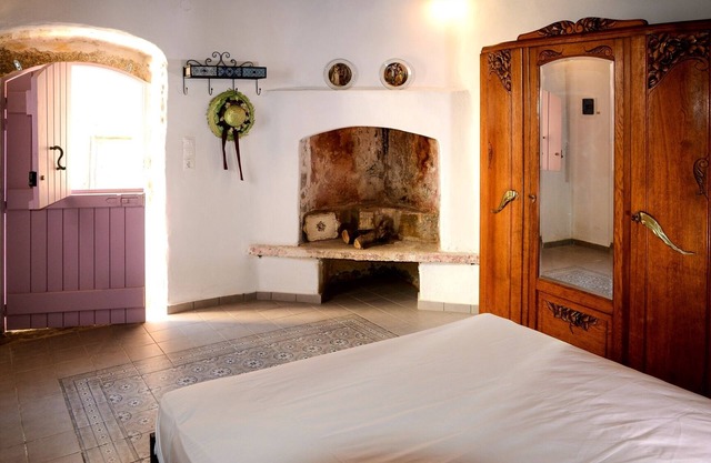 Maison de village traditionnelle avec une chambre