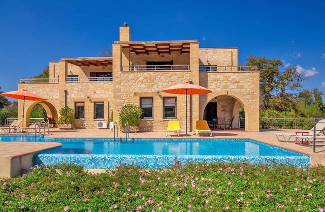Traditional Stone Villa avec 3 chambres et piscine commune