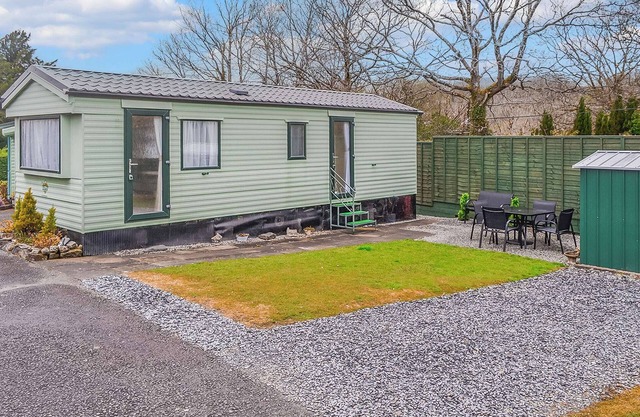 Traditional yet comfortable caravan with one double and one twin.