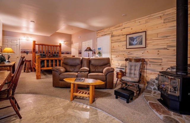 NOUVEAU! River's Edge Retreat