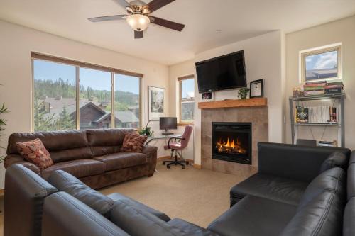 Trailhead Lodges 821