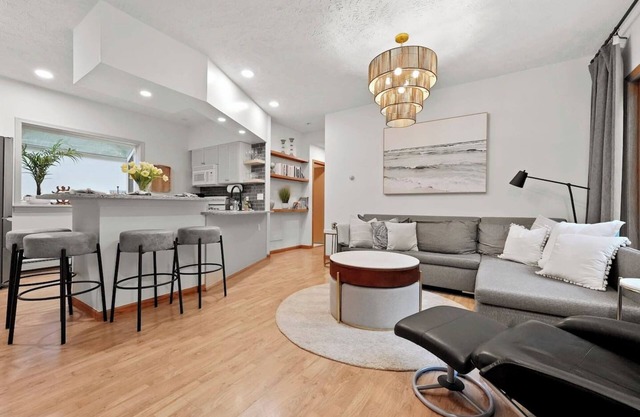 Trails, Wine & Beaches! Pet-Friendly Guesthouse