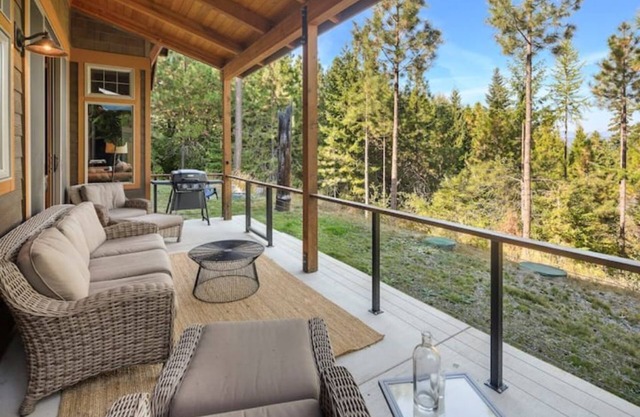 Trailside Hideaway- 3 bdrm, open concept mountain retreat w/spectacular views