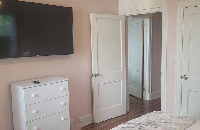 Tranquil 1BR/1BA Cloverdale Hideaway Near DT!