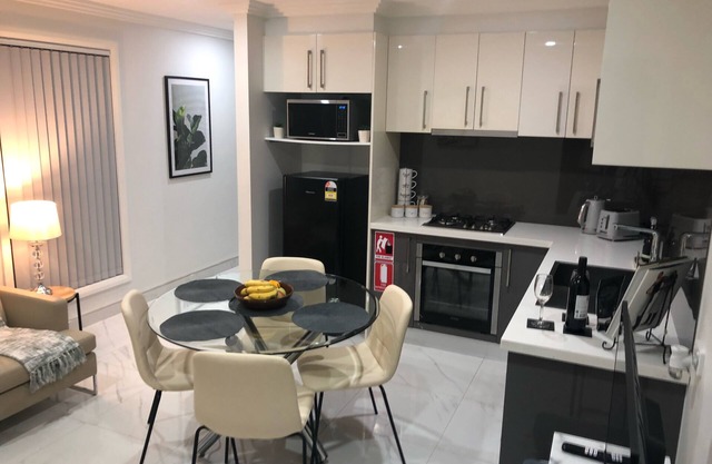 Tranquil 2 bedroom flat with private courtyard