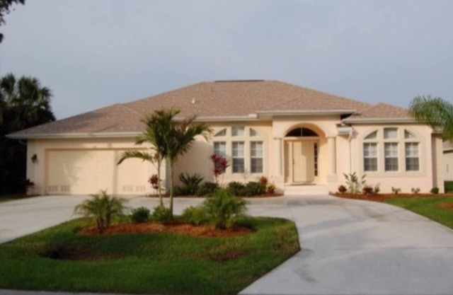 Tranquil 3 bed 4 bath home, fabulous heated oversized pool and spa... Welcome!