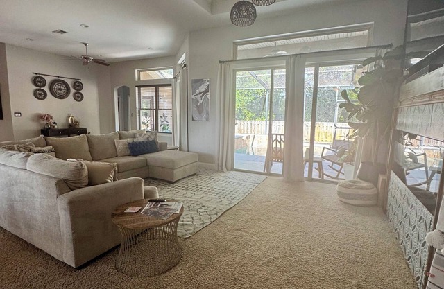 Tranquil 4 bedroom 3 bathroom home in blue water Bay 6 miles from Destin beaches