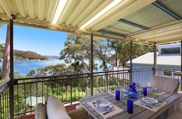 TRANQUIL BAYSIDE COTTAGE