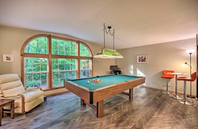 Tranquil Cabin Getaway Near Red Cedar Lake!