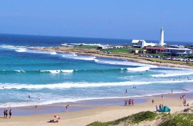 Tranquil, charming 1-bed unit on Marina Martinique canals, 24hr security