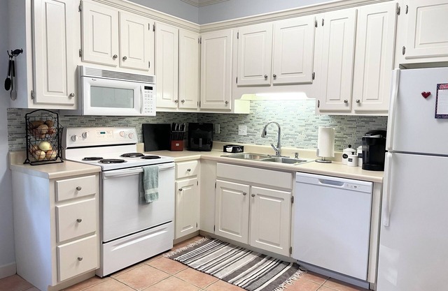 Tranquil Condo close to Jackson Ave