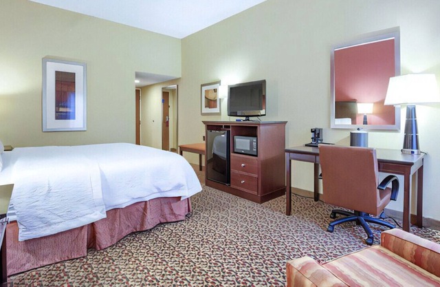 Tranquil & Elegant King Room! Modern Amenities