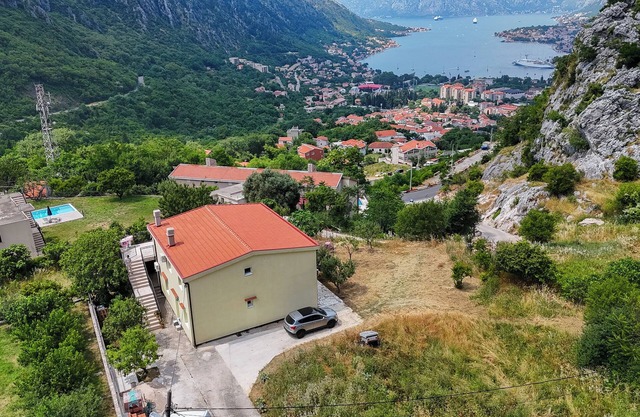 Tranquil Escape 2-BDR in Škaljari w/Boka Bay View