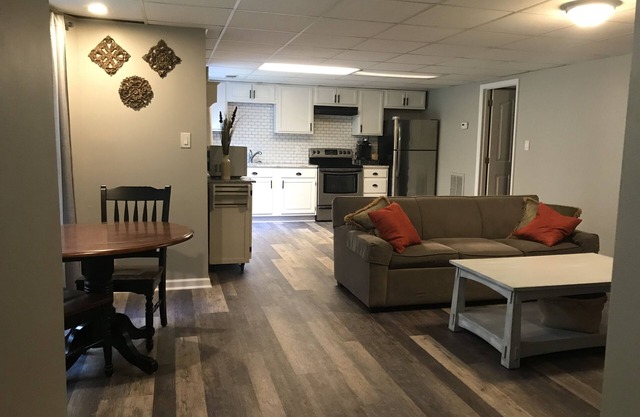 Escapade tranquille ~ Suite 1BD moderne sur Greenway