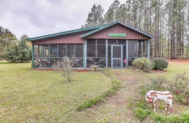 Tranquil Fairmont Studio w/ Patios - Pets Welcome!