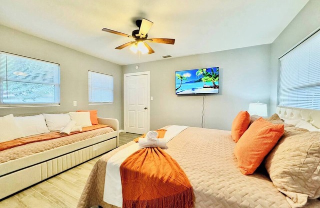 Tranquil Florida Getaway, Garden & Courtyard View