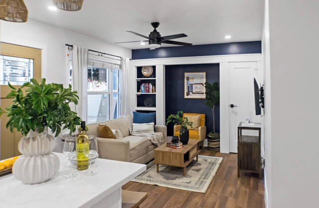 Tranquil & Full Equipped Apartment close to Convention Center with Parking