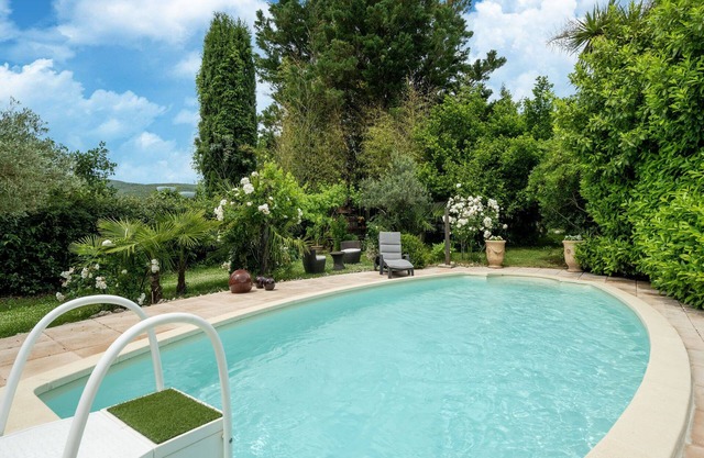 Majestueuse maison de vacances avec bain à remous