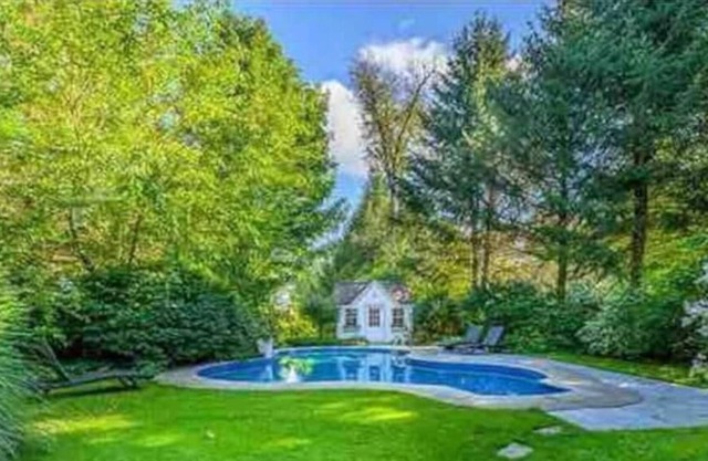 Tranquil Home w/ Pool, Secret Garden, Outdoor Space, Hot Tub-5 Min to Hudson