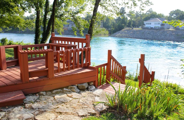 Tranquil Lakefront Cottage