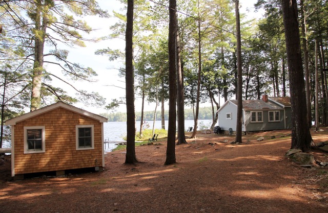Cabane tranquille au bord du lac