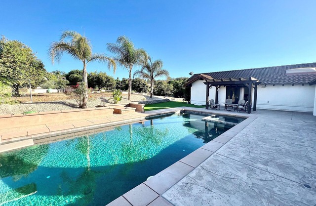 Tranquil Luxury Villa - Pool, Spa, Pickleball Court & Avocado Farm