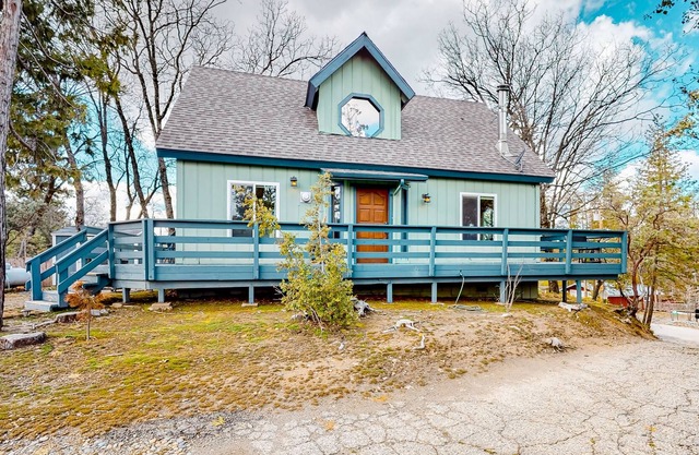 Tranquil mountain view home with balcony, deck, patio, & W/D - child-friendly