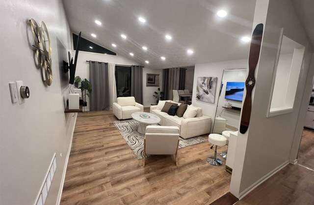 Elegant Nature Retreat—Private, Quiet Neighborhood Near Dayton's Finest