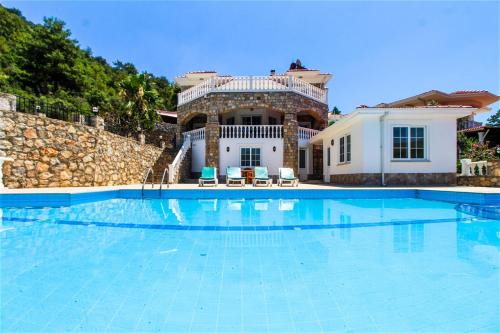Tranquil Nature Villa In Yesiluzumlu By Tekce