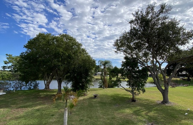 Tranquil oasis on Palma Sola Bay! 3 miles from Anna Maria Beach