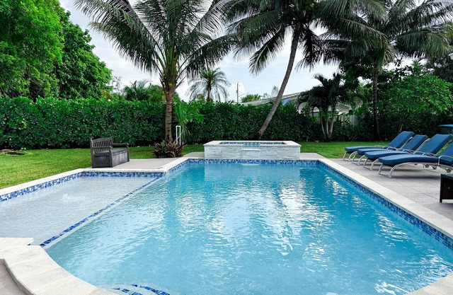 Palm Beach Single Family Home 5BR / 4BTH, piscine privée et bain à remous, cinéma maison