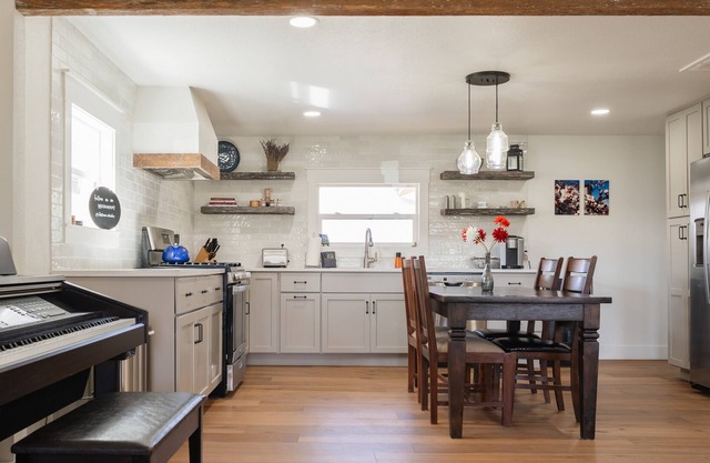 Tranquil Peach Orchard Retreat: Cozy Comfort!