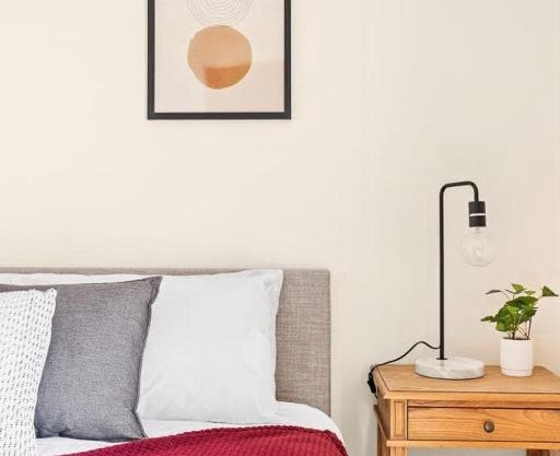 Tranquil Queen Room - Centrally Located at Milperra - Shared Bathroom