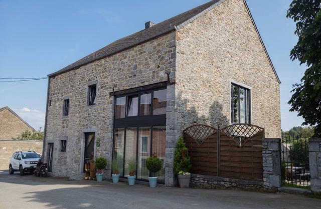 Gîte spacieux avec jardin clos près de la forêt à Gimnée