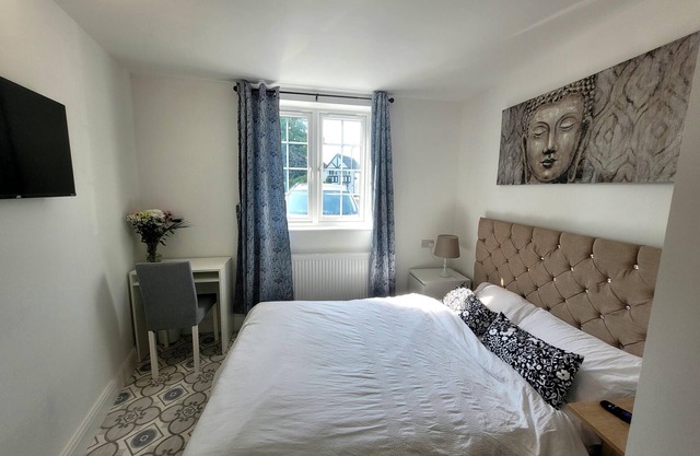 Tranquil Studio Retreat with free parking