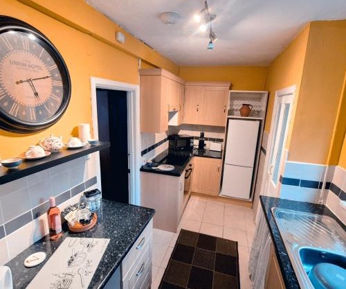 Tranquil Three-Bedroom House-large garden-wifi