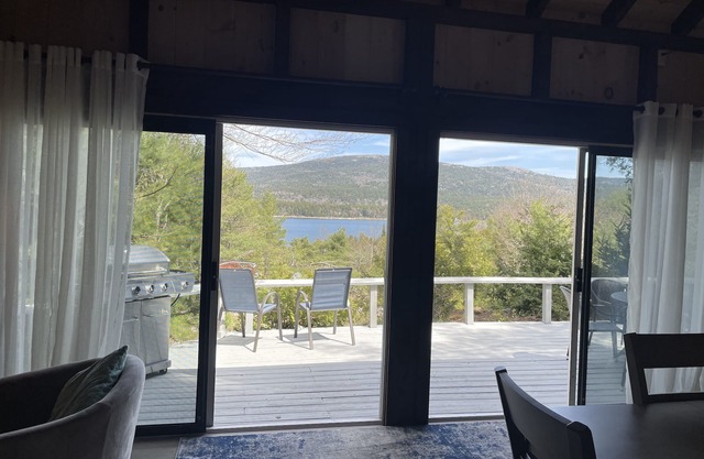 Vues tranquilles de Somes Sound et magnifique Sargent Mnt. à votre porte.