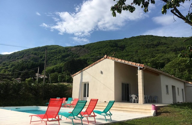 Villa à Thueyts avec Piscine