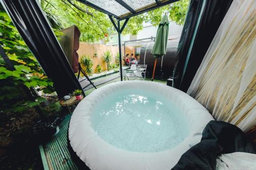 TranquilHaus! 3BR Retreat with Spa Saunas, Hot Tub & Garden Cinema