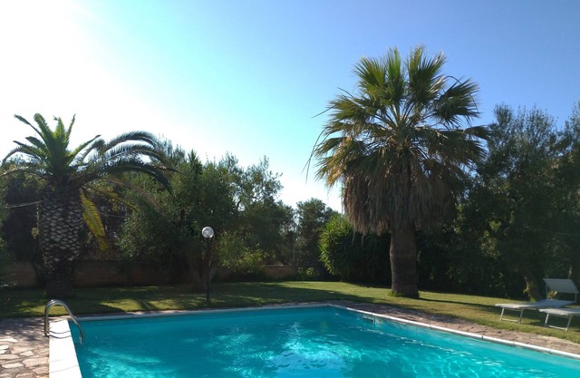 Tranquility and relaxation in a villa surrounded by greenery in Trani