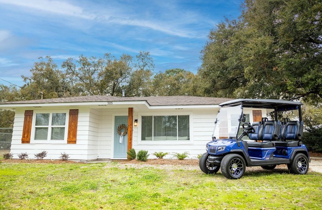 Tranquility on Teringo - close to the beach & downtown - includes golf cart!