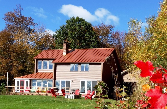 Tranquillité sur la retraite privée de Penobscot Bay: automne amoureux de la vente du Maine