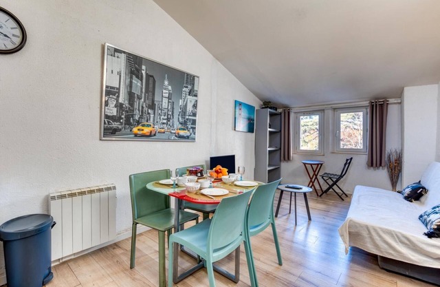 "Transversal 3" Appartement 1 chambre-Wifi-AC-Parking optionnel.