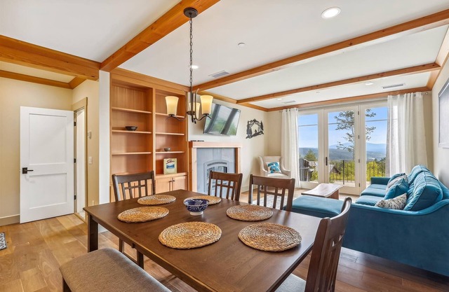 Trapp Hill View: amazing views, resort amenities, private Villa!